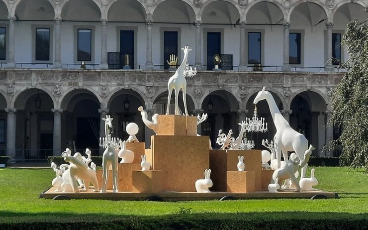 Sculpture d'animaux design dans le cloître de l'université statale de Milan