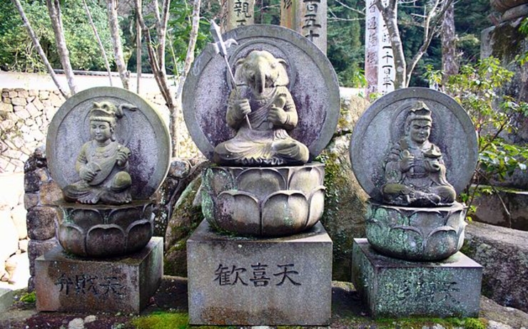 une statue de la version japonaise de Ganesh