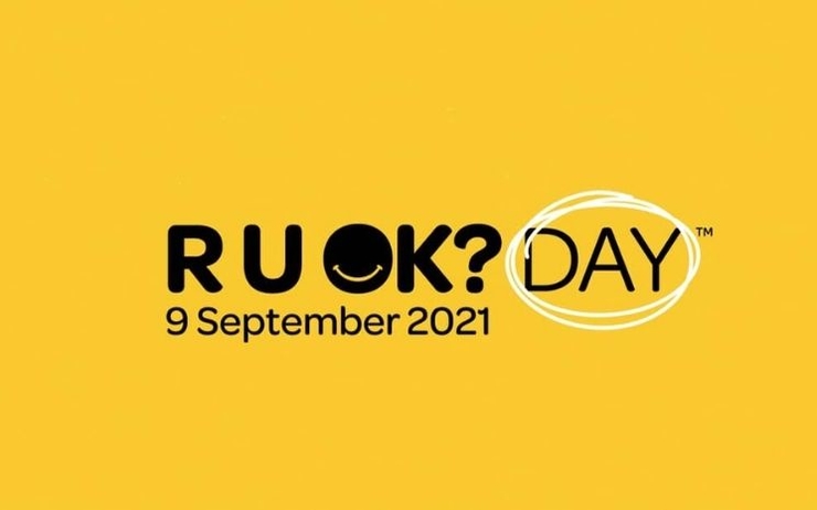 image jaune avec texte lisant R U OK? DAY