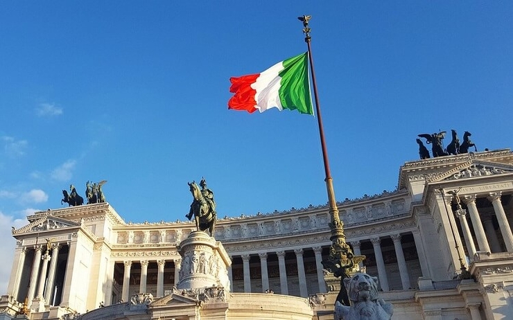 drapeau italien qui flotte
