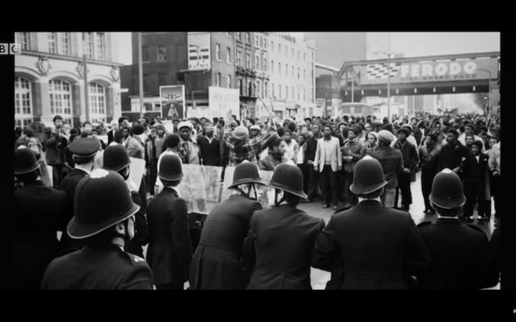 Photographie des manifestations à Brixton en avril 1981