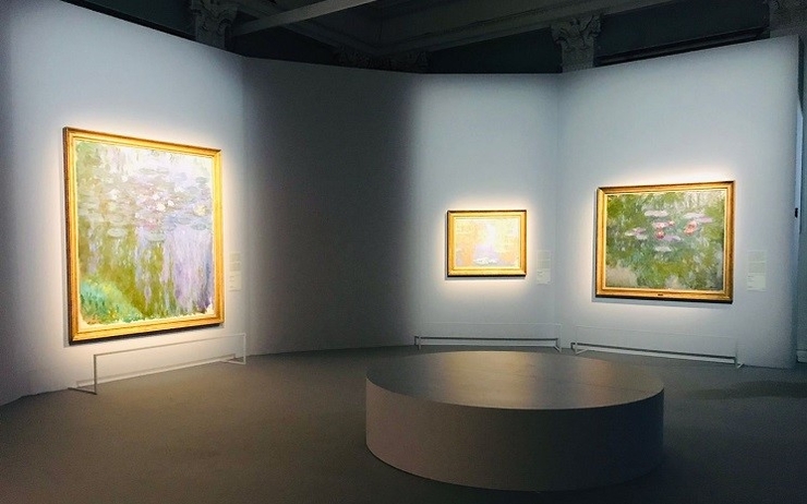salle d'exposition des tableaux de Monet au palazzo reale
