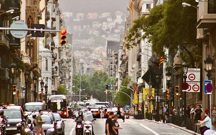 trafic dans la rue à Barcelone