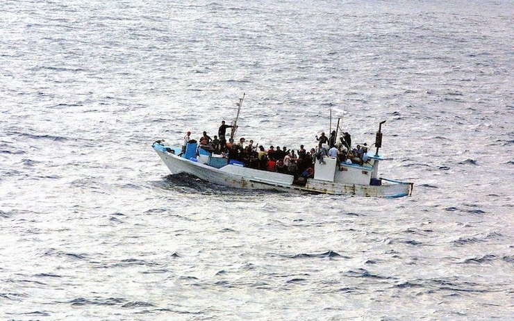 Bateau de migrants en mer