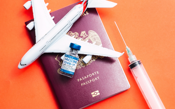 Passeport et seringue