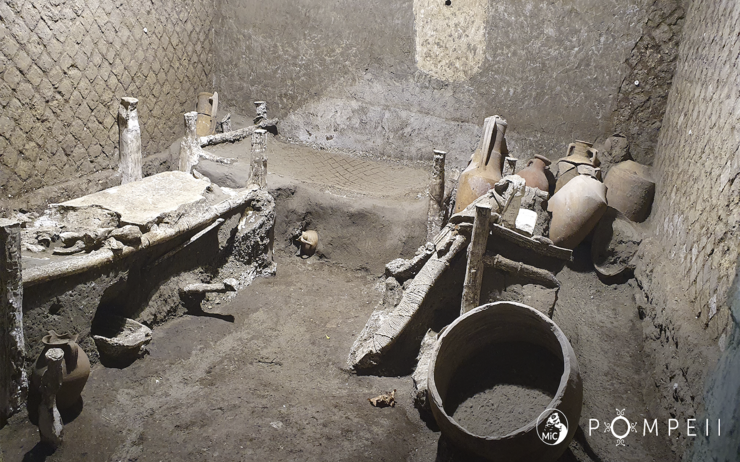 Vue sur les découvertes de Pompéi dans la chambre d'esclaves