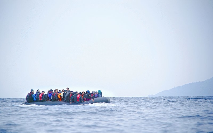réfugiés sur un bateau mer Méditerranée