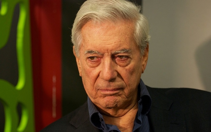 Mario Vargas Llosa devient « immortel » alors qu’il n’écrit pas en français