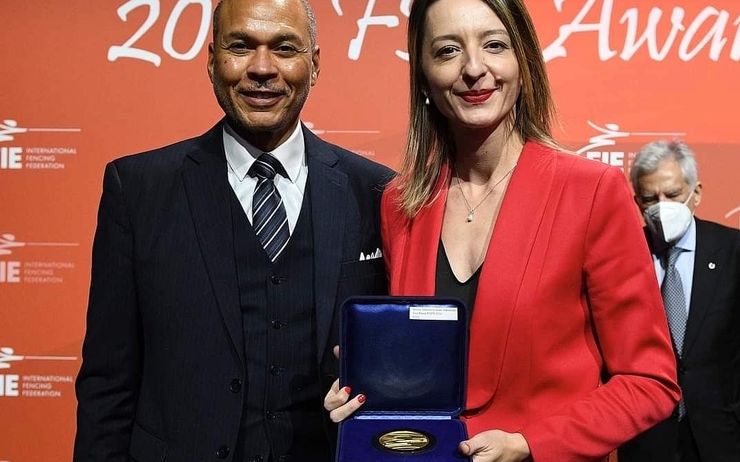L'escrimeuse Ana Maria Popescu reçoit pour la 5ème fois la Coupe du monde de la FIE