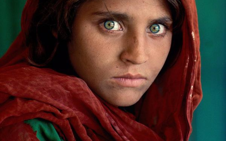 Sharbat Gula la jeune afghane