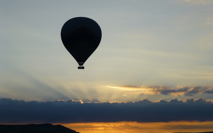 Une montgolfière en Cappadoce en Turquie