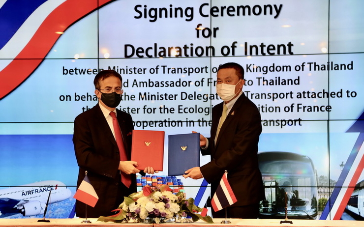 Signature-Cooperation-franco-thailandaise-transport-745