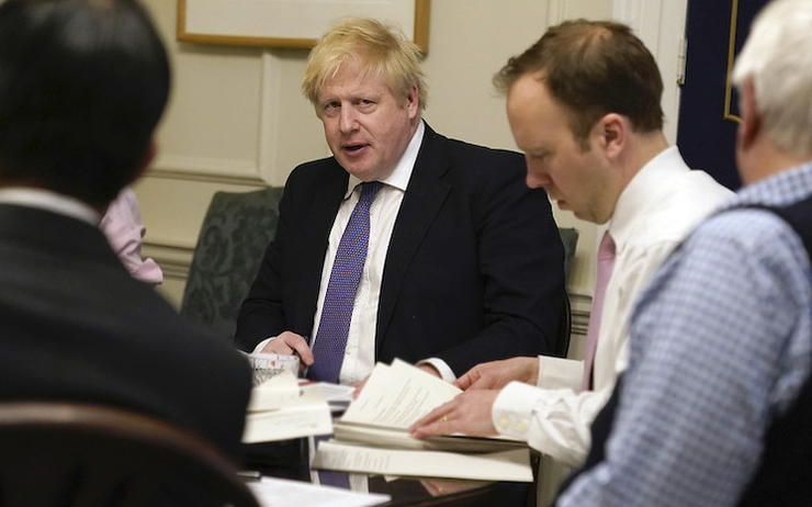 Boris Johnson et Matt Hancock à une réunion 