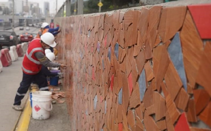 La restauration de la gigantesque fresque murale de Ricardo Wiesse arrive à son terme
