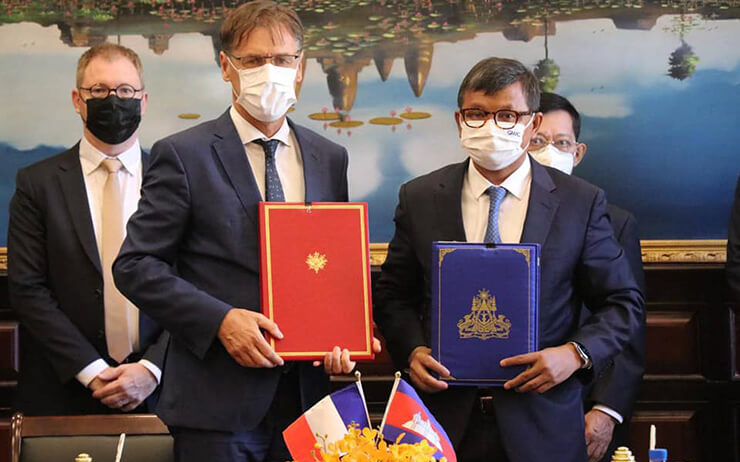 La France et le Cambodge signent Les partenariats Hubert Currien