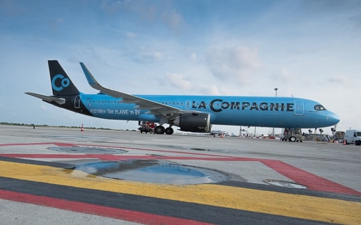 avion bleu Airbus La Compagnie