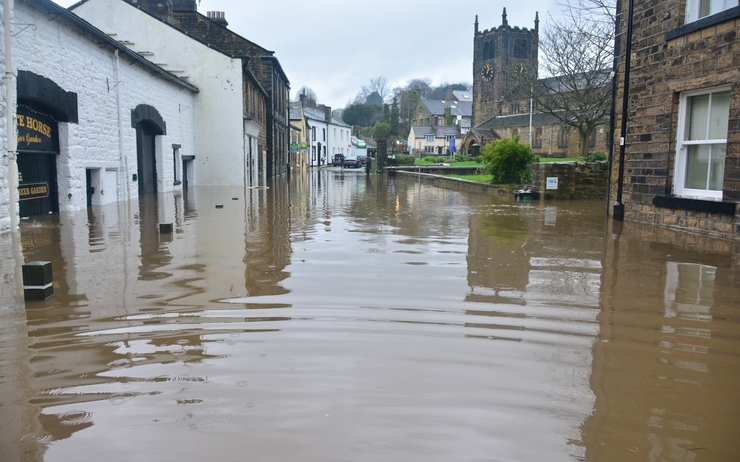 Innondations et rues innondées en Angleterre