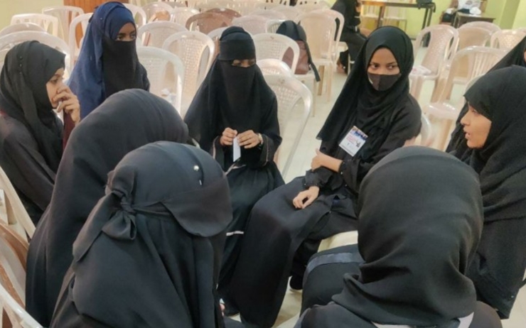 Des etudiantes portant le hijab dans un collège du karnataka en inde