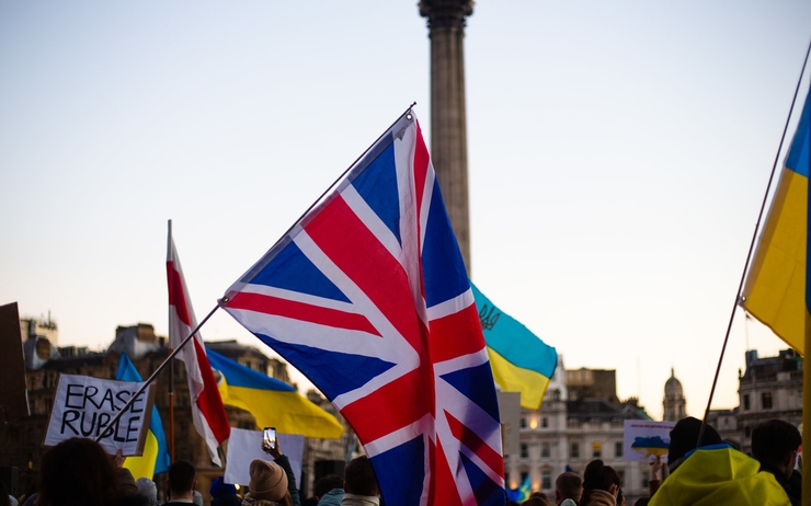 Drapeaux britanniques et ukrainiens 