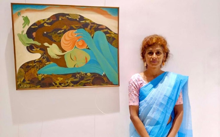 Kirti Chandak devant une de ses œuvres