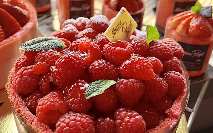 La célèbre charlotte aux fraises de la Maison Puget à Londres