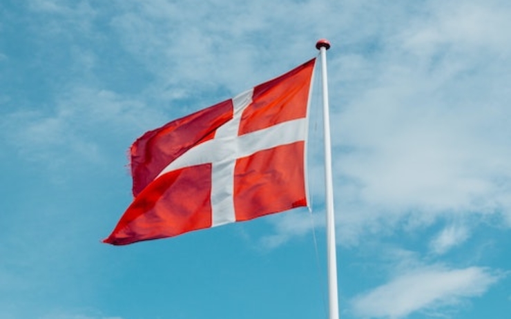 le drapeau danois flotte aujourd'hui, pour quelle raison 