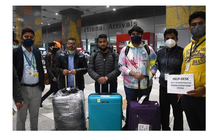 des étudiants indiens rapatries d'Ukraine