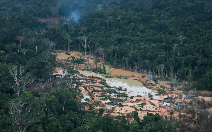 Activité minière dans le territoire indien des Yanomami