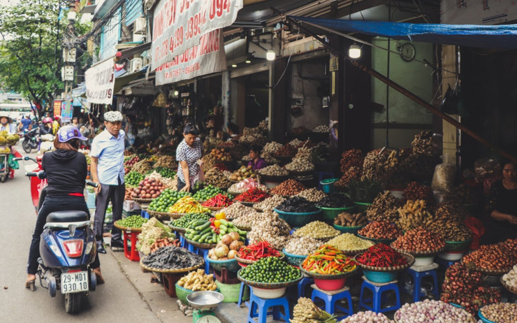Un étal de fruits et légumes au Vietnam