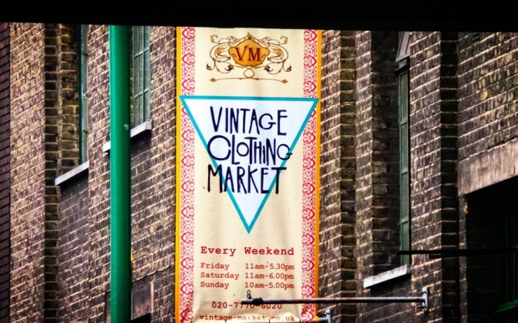 Le Vintage Clothing Market