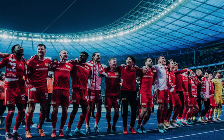 équipe du FC Union Berlin après la victoire contre Hertha 