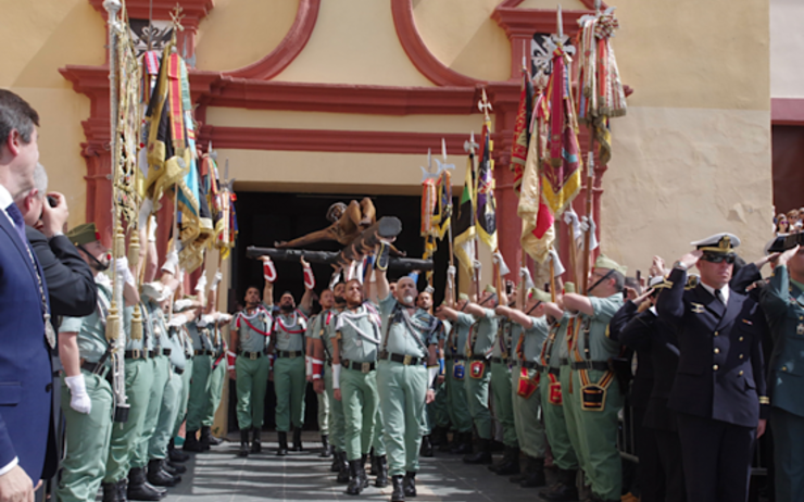 Procession de l'armée en Espagne pour célébrer Pâques
