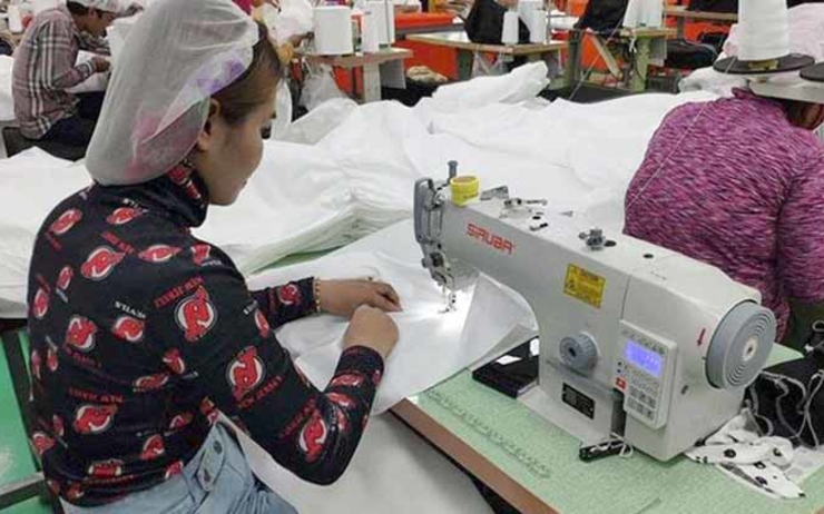 ouvriere usine textiles