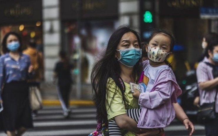 Une mère et sa fille à Shanghai
