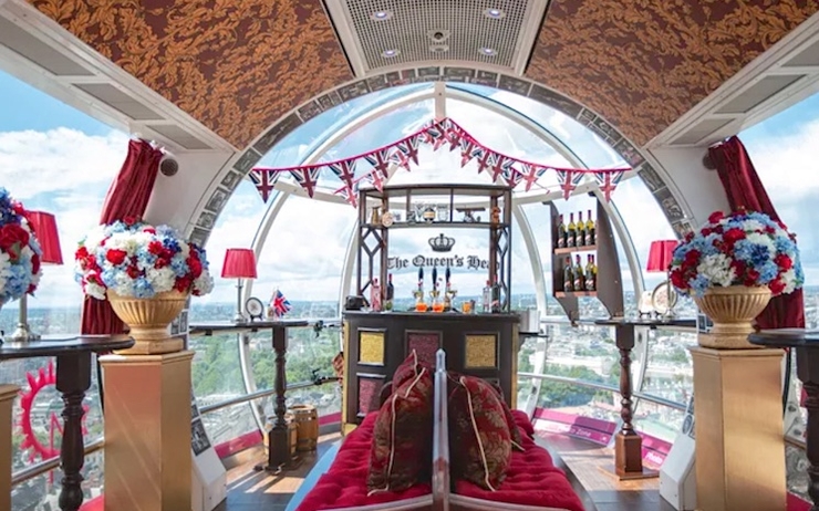 Pod London Eye pub année 50 pour célébrer le jubilé de la Reine