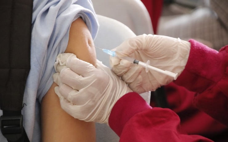 injection vaccin covid