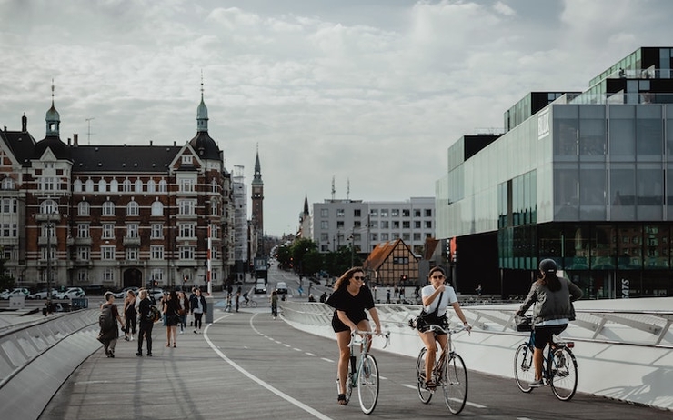 Un pont à vélo à Copenhague, la ville a investi dans des infrastrures dédiées