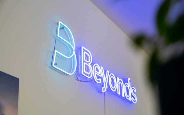 Logo Beyonds led sur mur