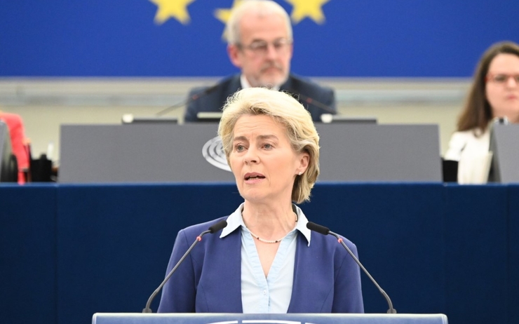 Ursula Von Der Leyen fait une déclaration à la Commission