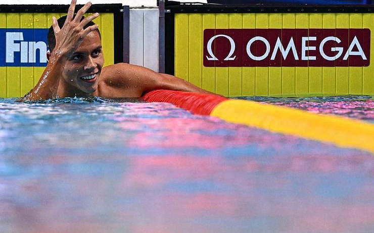 Le nageur roumain David Popovici remporte médaille d'or aux Championnats du monde