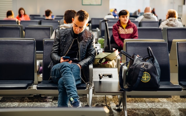 pénurie personnel compagnies aériennes énormes retards aéroport Henri Coanda de Bucarest
