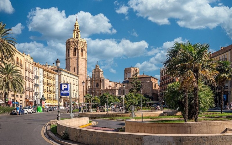 le centre ville avec une cathedrale a valencia