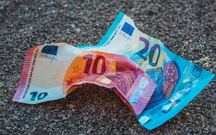 Des billets rouges et bleus d'euros pour l'inflation dans la Communauté valencienne