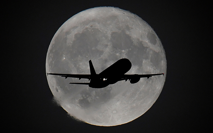 Lune-avion-Reuters