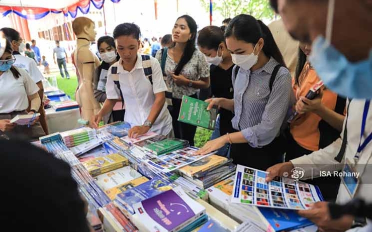 The Mini Book Fair in Siem Reap province Isa Rohany2 