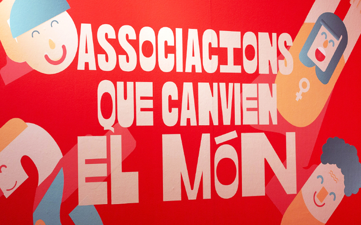 affiche rouge d'une exposition Históries de superació II dans le Centre del Carme Cultura Contemporània a Valence