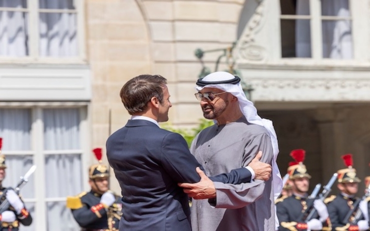 Le président des Emirats Arabes Unis, Sheikh Mohamed bin Zayed Al Nahyan en France avec le président Emmanuel Macron