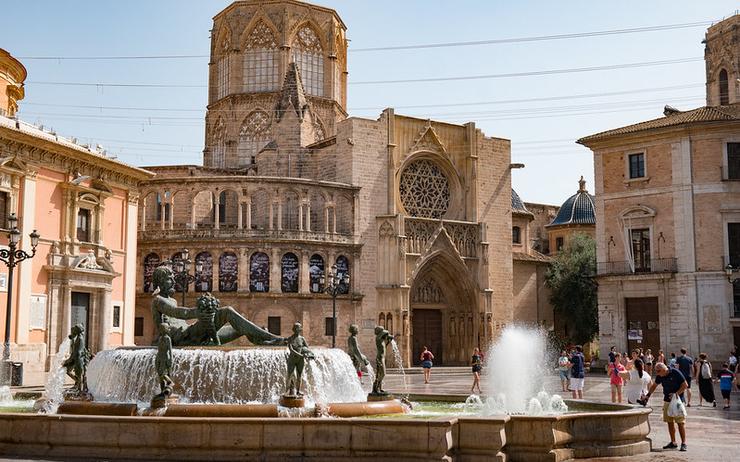 place avec une fontaine à Valence meilleure destination 2022