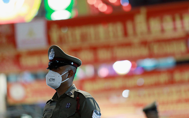 Policier-thailandais-masque