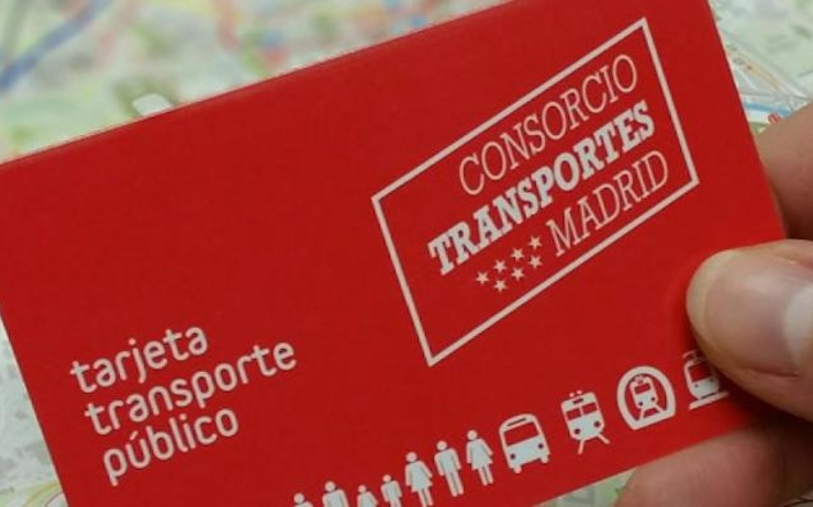 une carte d'abonnement pour le transport dans la région de madrid